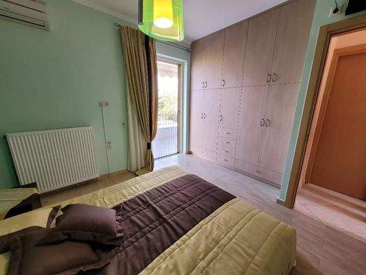 Kreta, Argouli: Zweistöckiges Haus mit Keller zu verkaufen