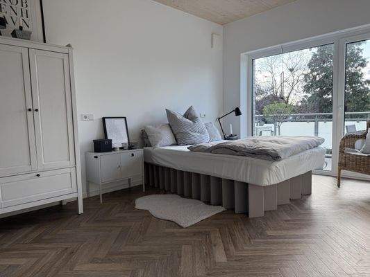 Schlafzimmer mit Zugang zum Sonnenbalkon