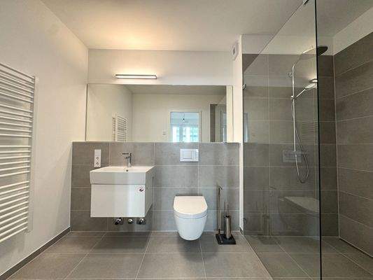 Badezimmer mit Dusche