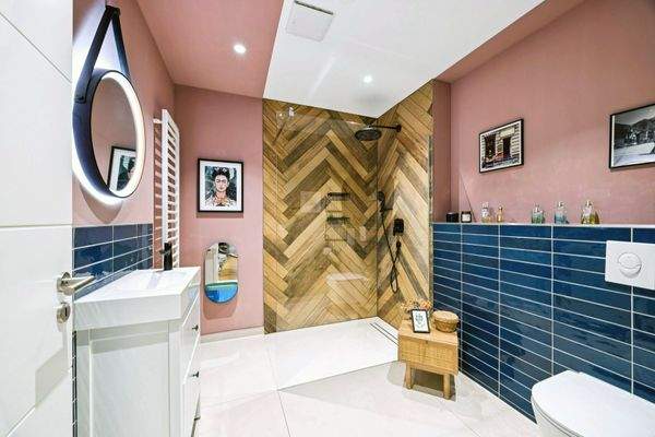 Duschbad im Mittelgeschoss