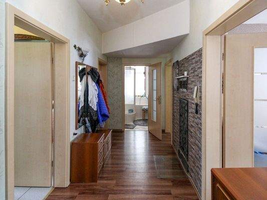 Diele EG Blick von der Wohnungstür