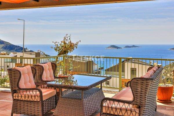 4-Bedroom Villa with Infinity Pool in Kaş Kalkan