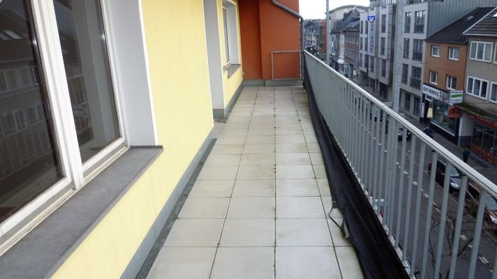 Großer Balkon.jpg