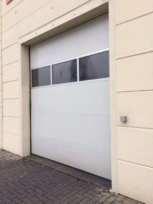 Anlieferungszone - Rolltor