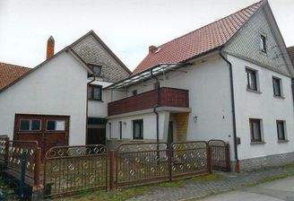 Wohnhaus , Straßenansicht