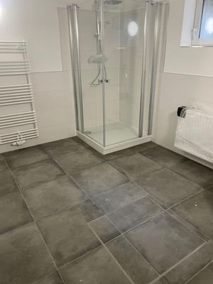 Sanitär mit Dusche