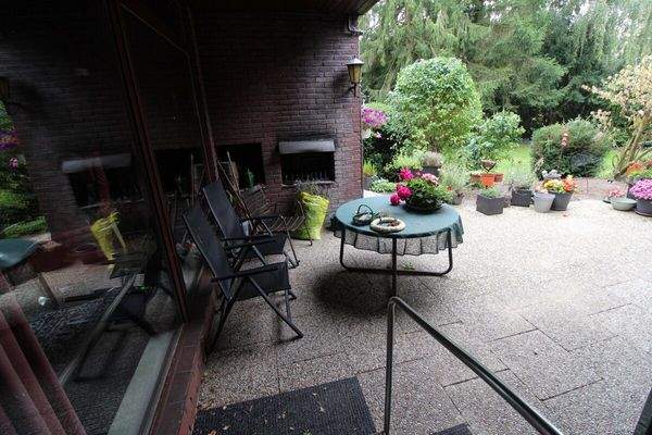 16 - überdachte Terrasse mit Außenkamin