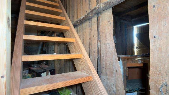 Treppe zum Dachgeschoss