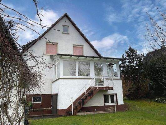 Rückseite mit Wintergarten und Zugang zum Garten