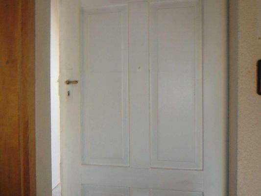 originale Innentüre samt Beschlag im Dachgeschoss