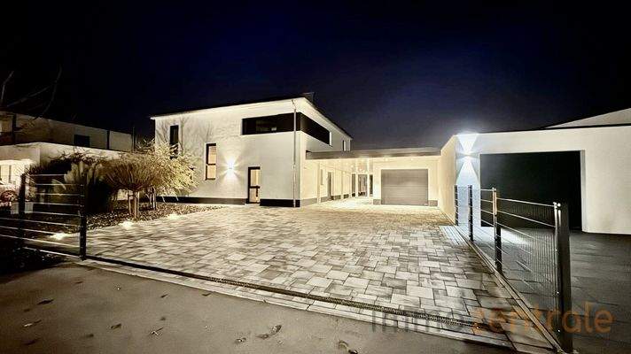 204EB424-4577-4ED9-81D7-4610A2026228_1_201_a