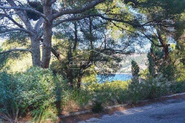 ... des Grundstückes aus