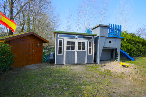 Zwei Gerätehäuser und ein toller Spielturm