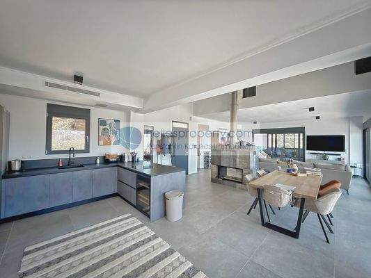 cbdfb1e30fbf4735a8d2b25b2110d90d-original