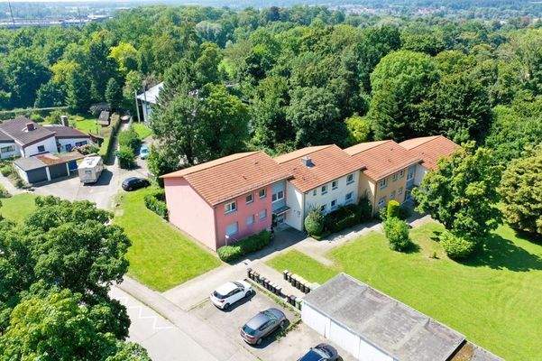 Wohnanlage mit Umgebung