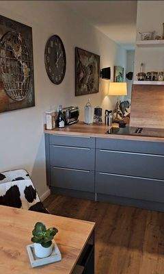 Blick von Küche ins Wohnzimmer