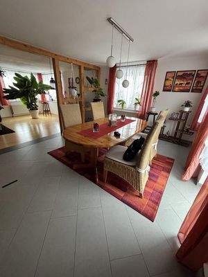Essen m. Blick zum Wohnbereich