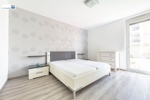 Zimmer 1 (gem. Grundriss-Skizze; ca. 17,20 m²)