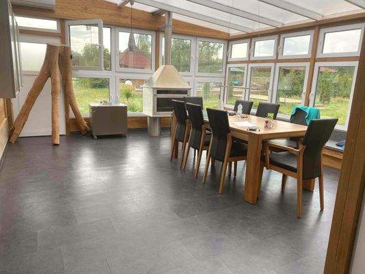 Wintergarten mit Kamin