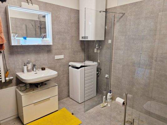 Badezimmer Ansicht 1