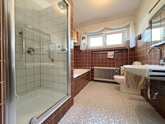 Badezimmer im Erdgeschoss