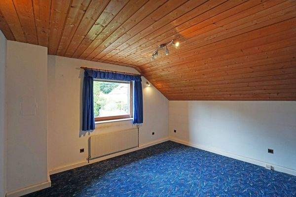 Südwestseitiges Zimmer im Dachgeschoß