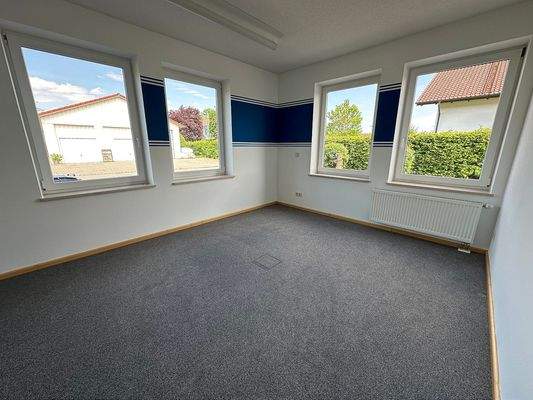 Flexible Büroflächen in EG und OG