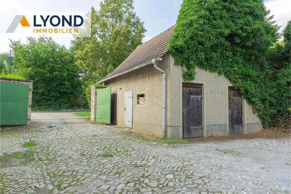 Innenhof mit Nebengelass