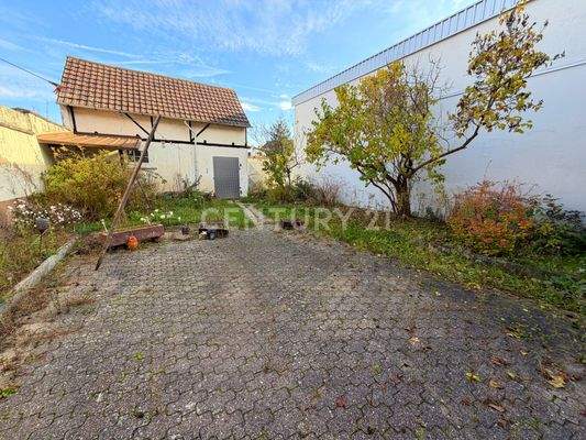 Innenhof mit Scheune