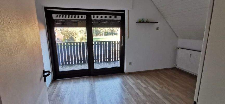 Zimmer mit Zugang zum Balkon