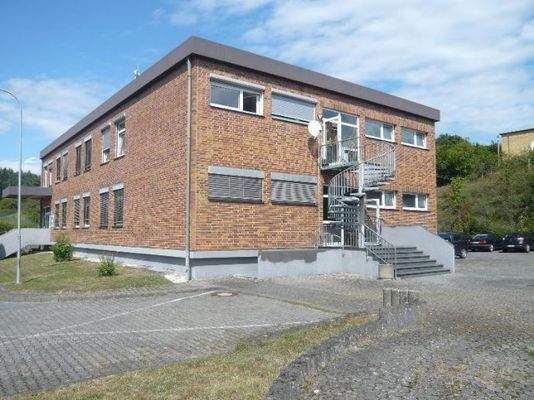 Vorderansicht / Nebeneingang