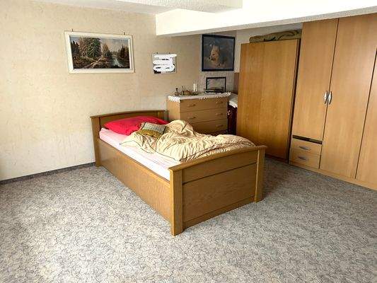 14 Schlafzimmer OG.jpg