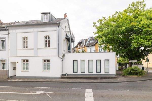 Straßenansicht Eingang