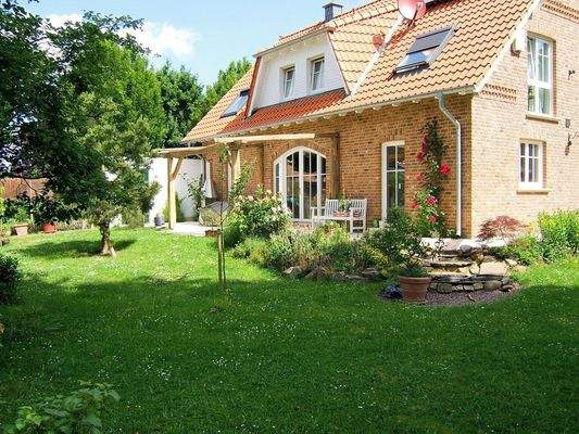 Blick vom Garten aus Sommer