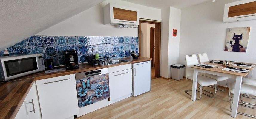 Dachgeschoss - Ferienwohnung - Küche und Essbereic
