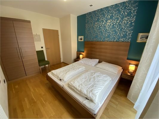 Beispiel renovierte Wohnung/example already renovated bedroom