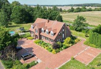 ufnahme Hofseitig+Parkflächen