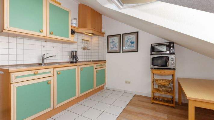 Der helle Küchenbereich  