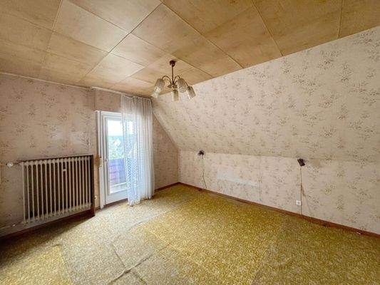 Elternschlafzimmer mit Zugang zum Balkon