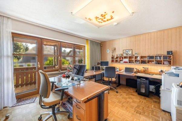Arbeitszimmer mit Zugang zum Südbalkon