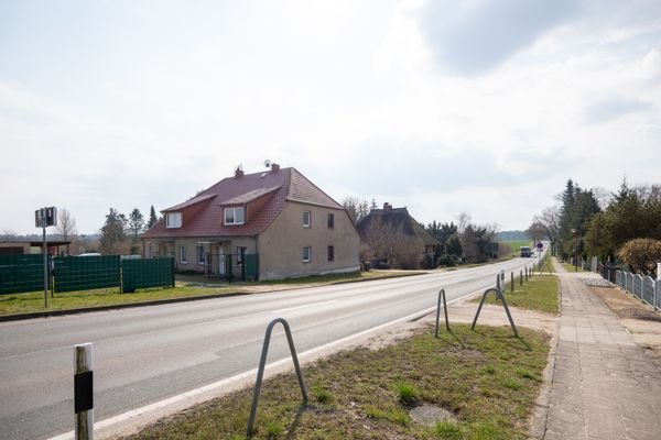 Straßenansicht vom Haus