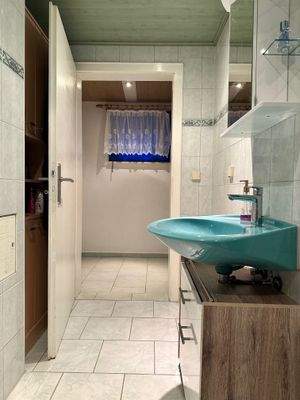 Duschbad im Souterrain - Einliegerwohnung