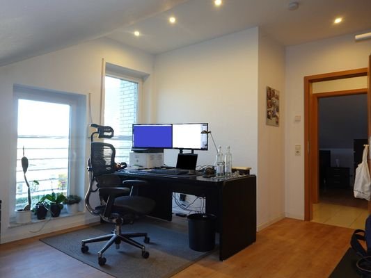 Arbeits-/ Kinderzimmer im DG