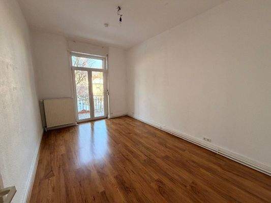 Zimmer mit Balkonzugang