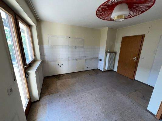 Küche mit Ofenanschluss