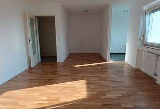 Blick von Wohnbereich z. Schlafbereich