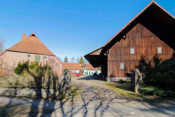 Hofeinfahrt - Willkommen !