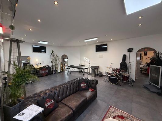 Studio mit Ansicht 2ter Raum