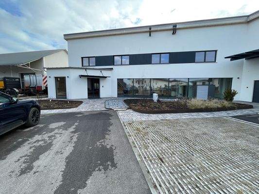 Gesamtansicht / Vermietet wird OG