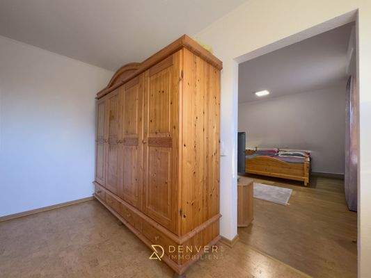 Haupthaus: Schlafzimmer mit Ankleide